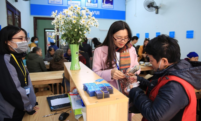 Những suất cơm 1.000 đồng ấm tình người trong mùa đông giá rét tại Hà Nội